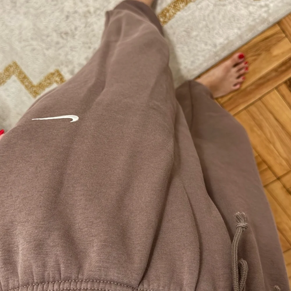 Nike Phoenix Fleece tapered sweatpants in brown - Picture 5 of 7